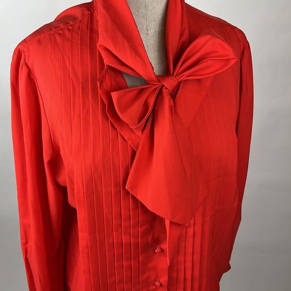 ❤️ True vintage red blouse with bow - Picture 3 of 11